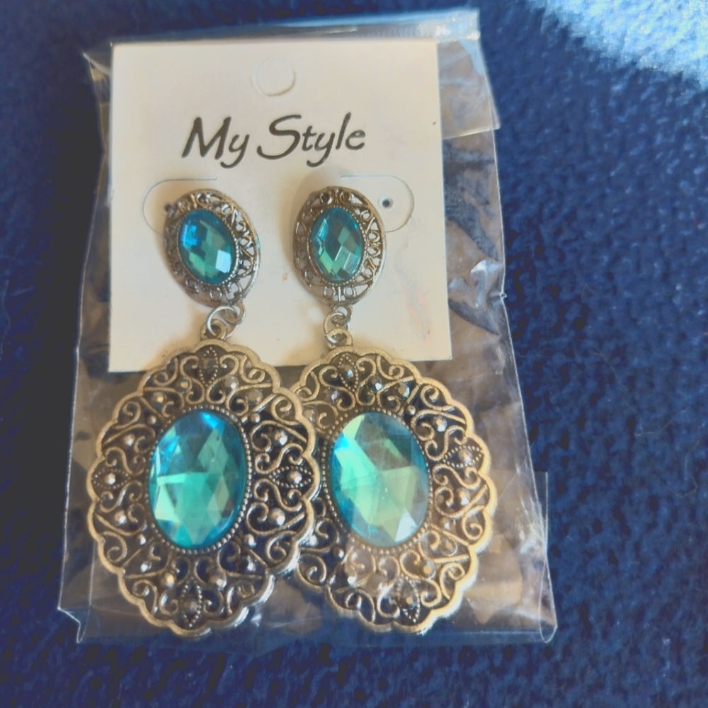Woman's fashion earrings